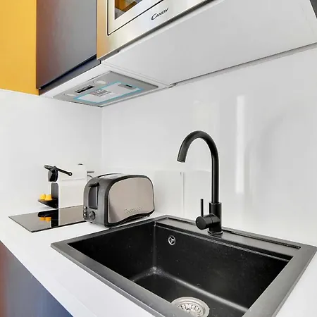 Amazing Apartment-2p-sacre Coeur-poissonniers-2 * Parijs